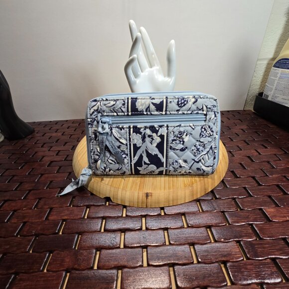 Vera Bradley Perennials Clutch Wallet Twist Lock & Zipper Closures - Picture 6 of 6